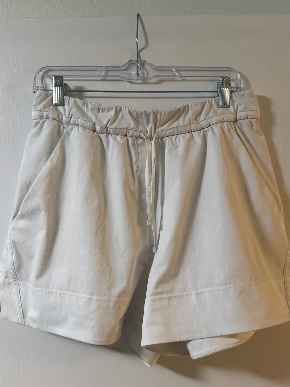 Lululemon Women's Drawstring Shorts - white, size medium